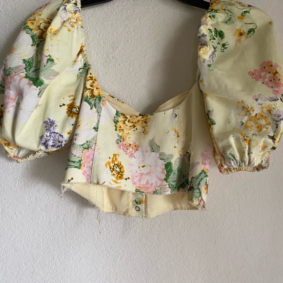 For Love & Lemon Chamomile Denim Floral Puff Sleeve Crop Buttercreme Top Size S - Picture 9 of 12